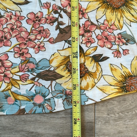 Maurice’s top NWT - Picture 5 of 7